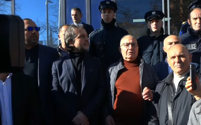  Prishtinë: Ndërprerja e autobusëve, Rama bashkë me protestuesit shkojnë te Qeveria