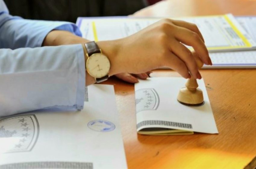  Kosova përgatitet për balotazhin e 9 nëntorit: Mbi 1 mijë e 600 të rinj votojnë për herë të parë