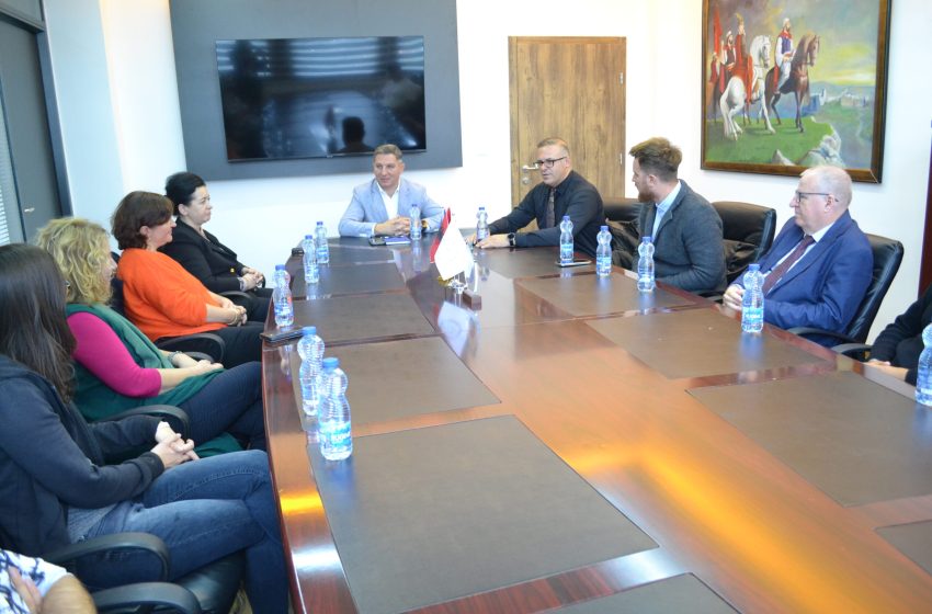  Ka filluar vizita studimore njëjavore e mësuesve zviceranë nga PH Zug në UKZ