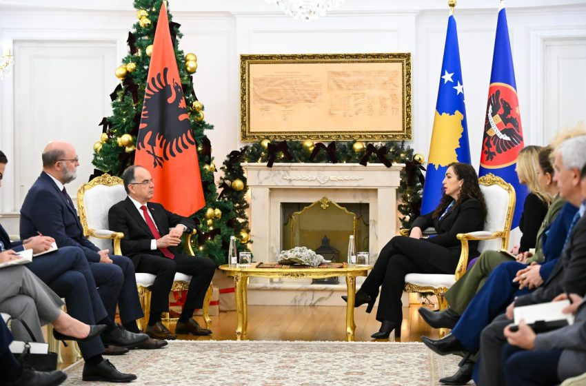  Presidentja Osmani e pret Presidentin Bajram Begaj: Kosova dhe Shqipëria të jenë gjithmonë pranë njëra-tjetrës