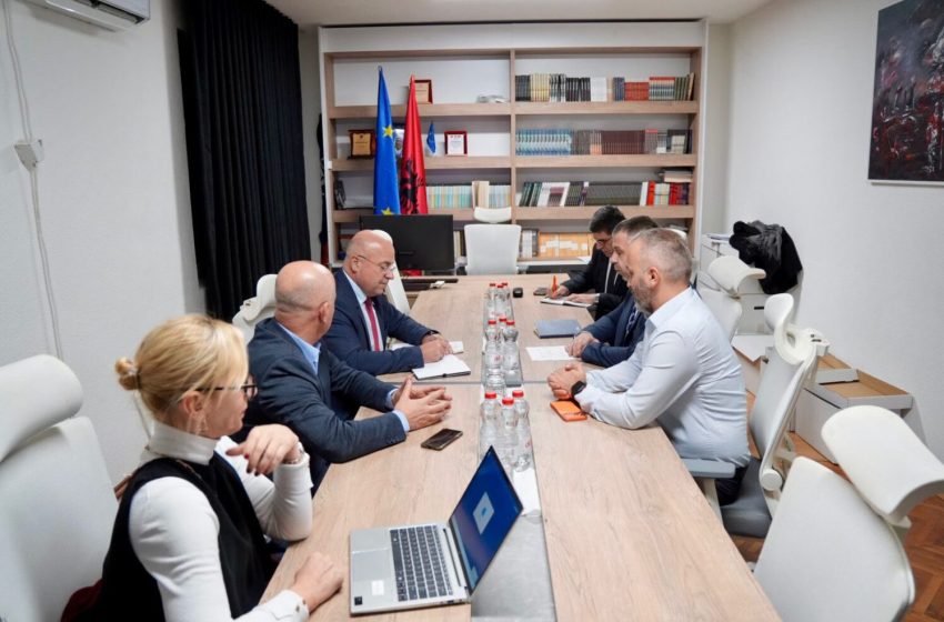  Rexhepi alarmon OSBE-në: Shqiptarët në Luginë përballen me bllokim fondesh, pasivizim adresash dhe krizë sigurie