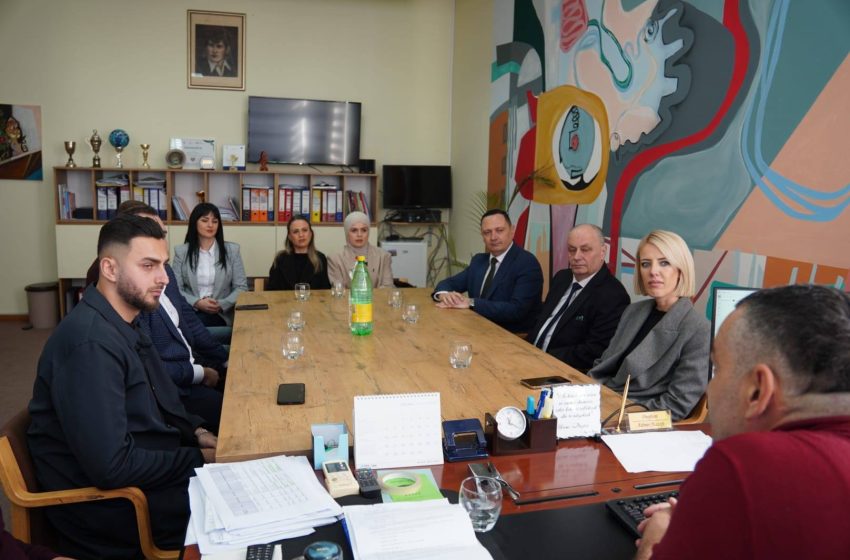  Bujanoc: Shkolla “Sezai Surroi” mirëpret ambasadorin e Shqipërisë në Serbi, Bardhyl Canaj dhe kryetarin e Komunës së Bujanocit, Arbër Pajaziti