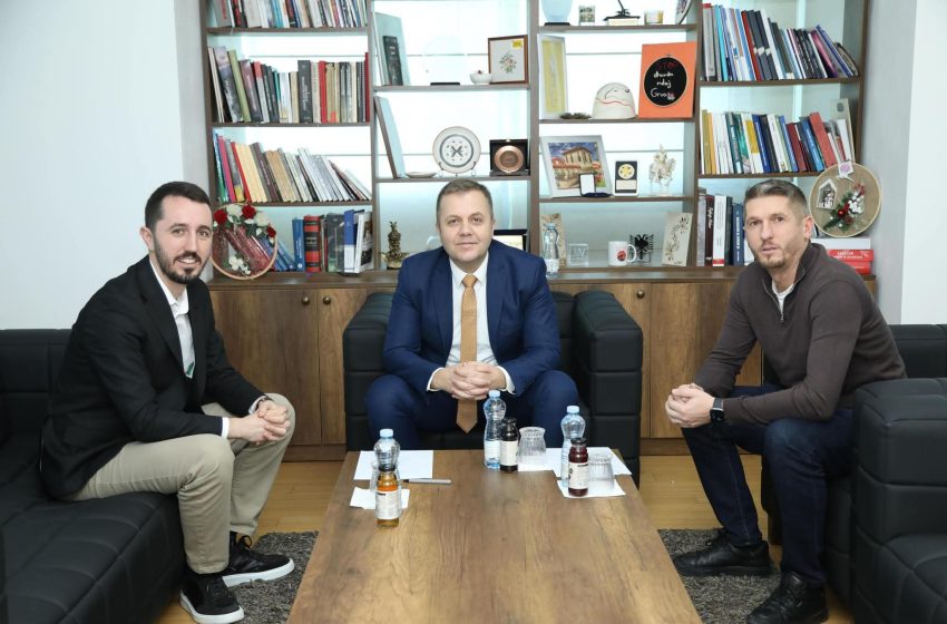  Kryetari Rahimaj takon U.D. Ministrin e Drejtësisë, Blerim Sallahu