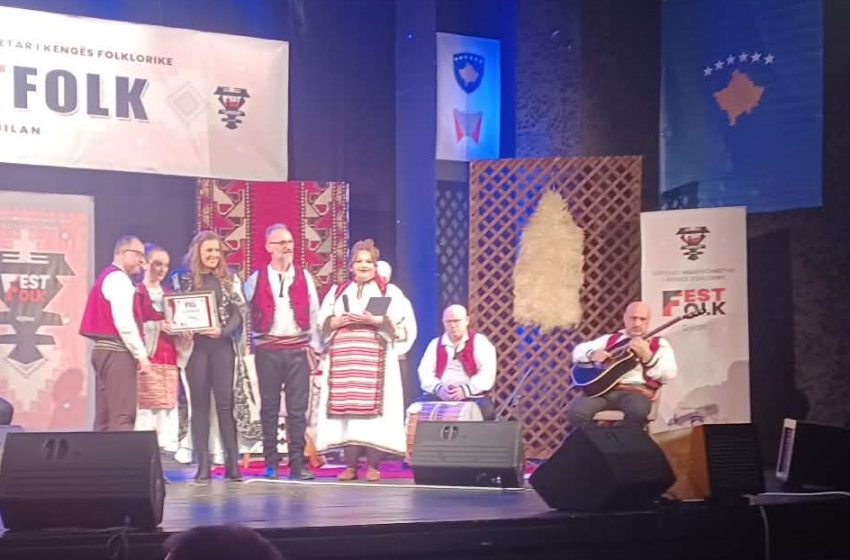  Riola Hysa, fituese e çmimit të parë në Festivalin Mbarëkombëtar të Këngës Folklorike « Fest Folk »