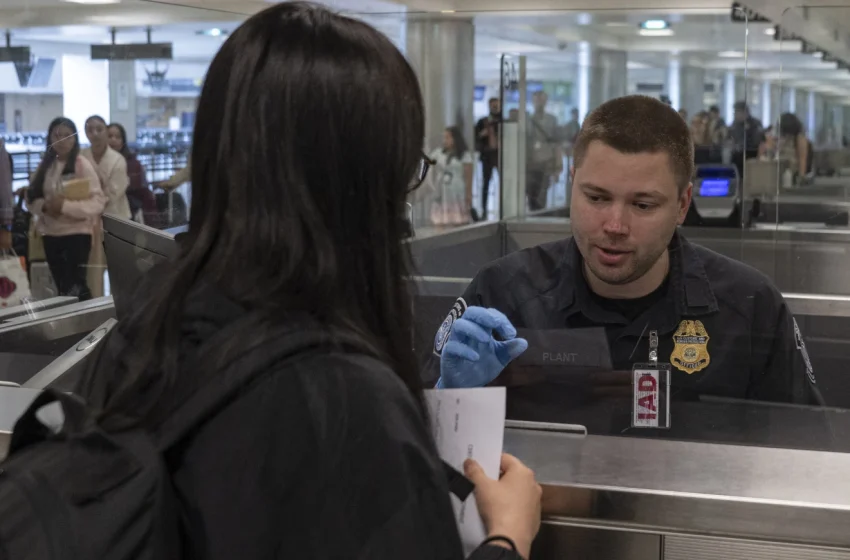  SHBA-ja do t’u kërkojë turistëve historikun 5-vjeçar të rrjeteve sociale para hyrjes në vend