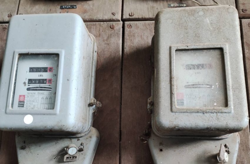  Dy punëtorë goditen nga rryma në Gjilan derisa po ndërronin njehsorët