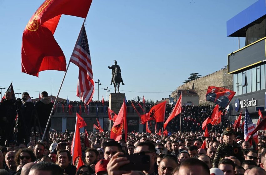  OVL-UÇK falënderon qytetarët për pjesëmarrjen në protestën e Shkupit
