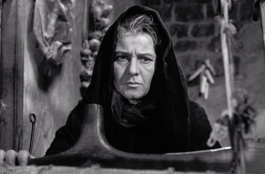  Tinka Kurti feston sot 93-vjetorin, ikona e gjallë e teatrit dhe kinemasë shqiptare