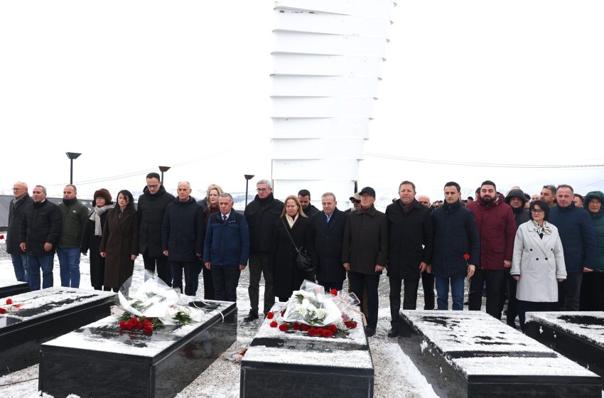  Me homazhe në Varrezat e Dëshmorëve në Gjilan, filloi Manifestimi Kulturor Mbarëkombëtar “Flaka e Janarit 2026”