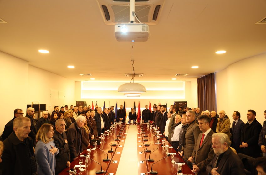  U mbajt tryezë kushtuar Heronjve të Flakës së Janarit