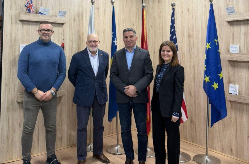  Universiteti Publik “Kadri Zeka” forcon bashkëpunimin ndërkombëtar përmes projektit me Peace Corps