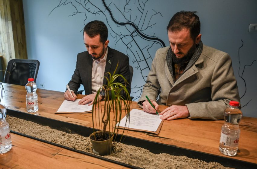  Kamenicë: Kryetari Rahimaj nënshkruan marrëveshjen për ndërtimin e objektit të ri të QKMF-së