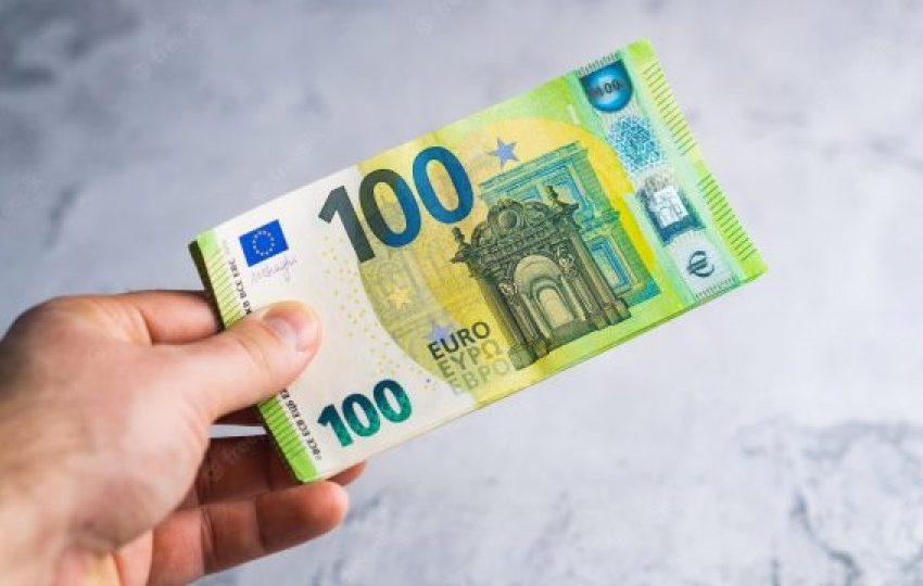  Lajmi i Fundit: Ekzekutohen pagesat prej 100 eurosh për studentët