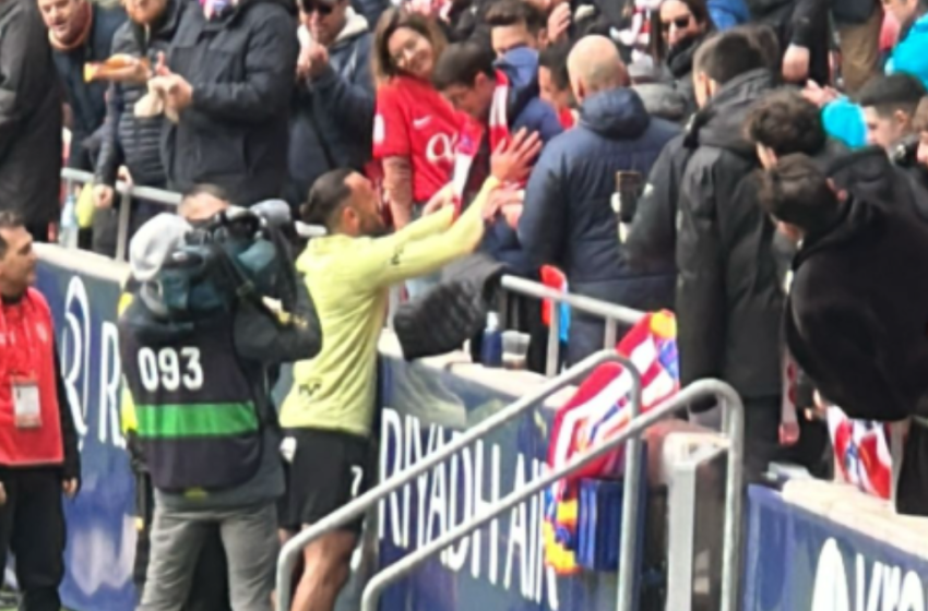  Muriqi goditi një tifoz në tribuna, sulmuesi kosovar shkoi menjëherë për t’i kërkuar falje