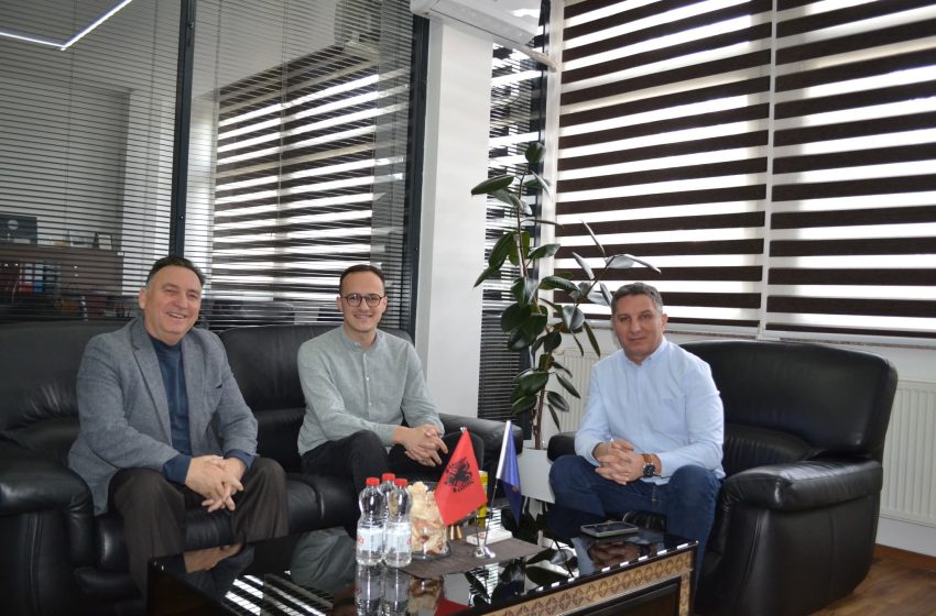  Rektori i Universitetit Publik “Kadri Zeka” priti në takim Kryetarin e Komunës së Gjilanit