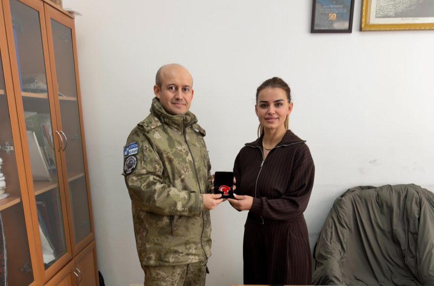  KFOR-i Turk viziton SHFMU “Afërdita” në Kishnapolë, diskutohen projekte për digitalizimin e mësimit