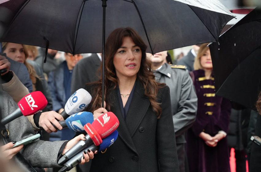  Kryetarja Haxhiu në 18-vjetorin e pavarësisë: Liria kërkon angazhim të përditshëm