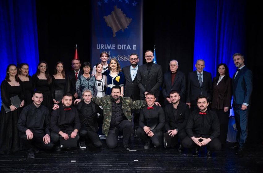  Artistë nga të gjitha trojet shqiptare kënduan për gjilanasit në 18-vjetorin e Pavarësisë së Kosovës