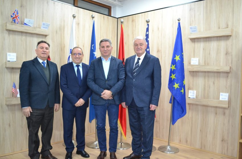  Rektori i UKZ-së priti në takim udhëheqës të AShAK