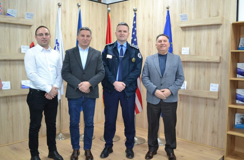  Rektori i Universitetit Publik “Kadri Zeka” priti në takim Drejtorin e Drejtorisë Rajonale të Policisë në Gjilan