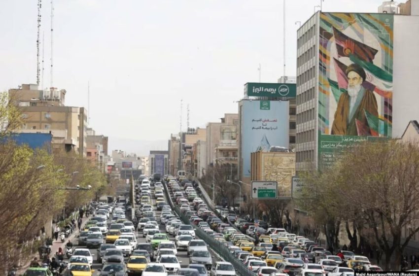  Dalin pamje të reja nga Teherani, njerëz në nxitim e kolona veturash