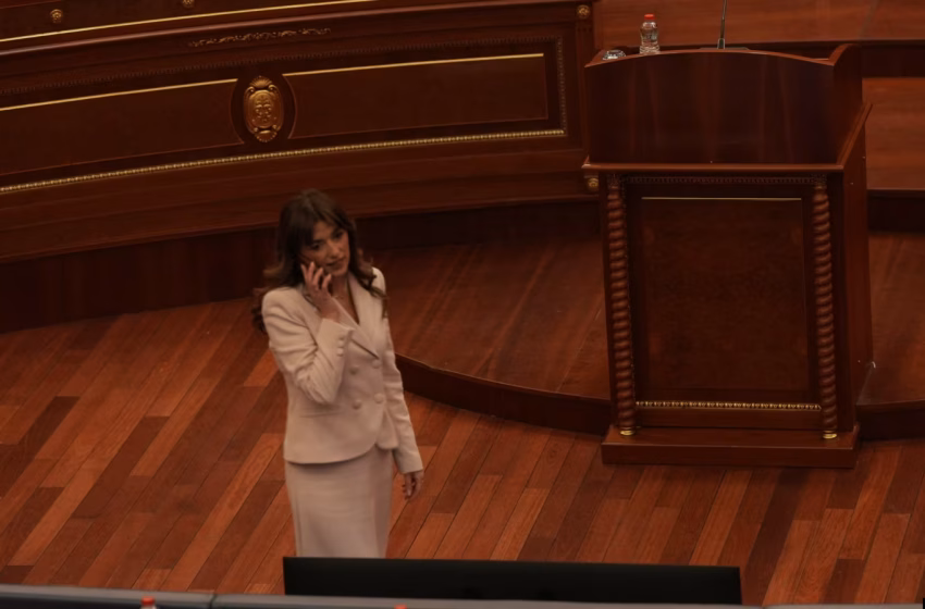  Albulena Haxhiu, kryetare e Kuvendit