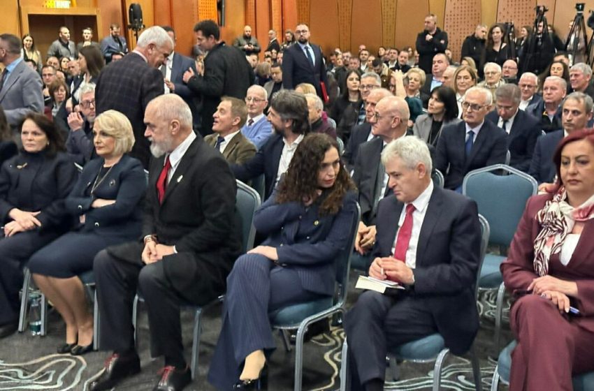  Osmani e Rama marrin pjesë në promovimin e librit të Ahmet Shalës, “Kur Heshtja Flet”