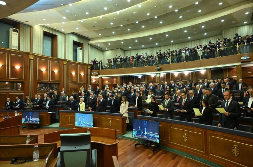  Presidentja Osmani uron Haxhiun për zgjedhjen e saj si Kryetare e Kuvendit