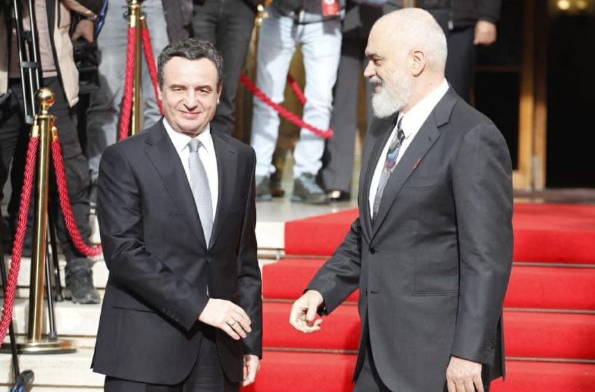  Kurti e pret me ceremoni zyrtare Ramën