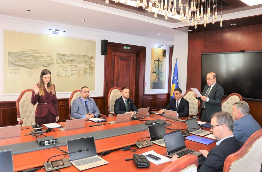  Mbledhja e KPK’së: Betohet anëtarja Elza Bajrami Kastrati – prokurori Milot Krasniqi pezullohet përkohësisht nga detyra