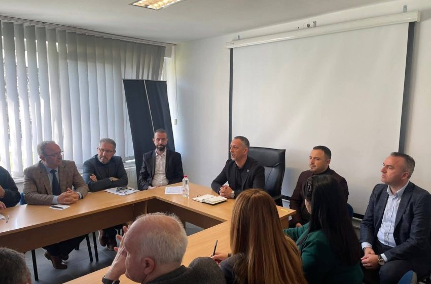  Drejtori i DKA-së mban takim me drejtuesit e institucioneve arsimore në Gjilan