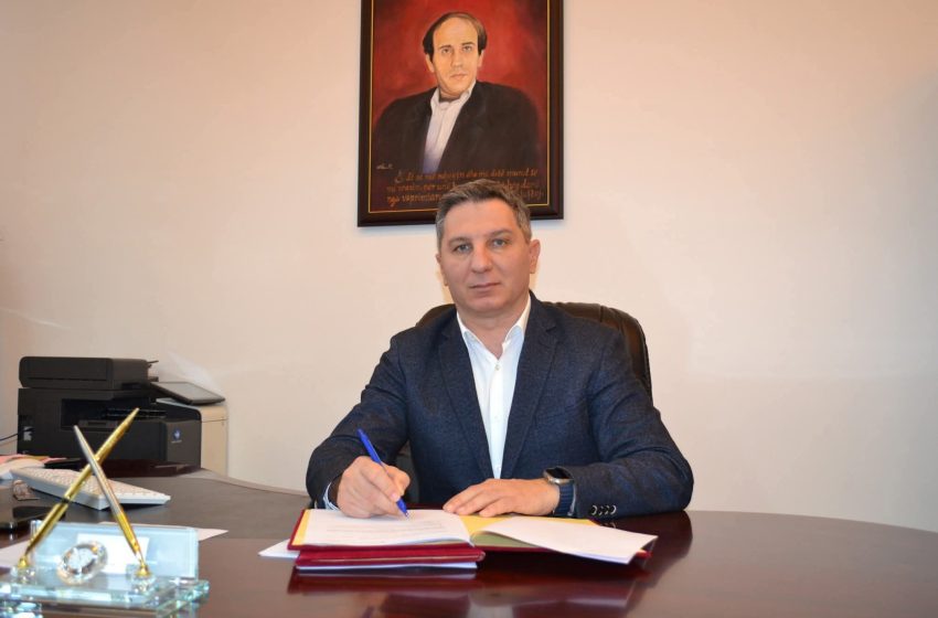  Urimi i Rektorit Prof. Asoc. Dr. Artan Dërmaku me rastin e 7 Marsit Ditës së Mësuesit