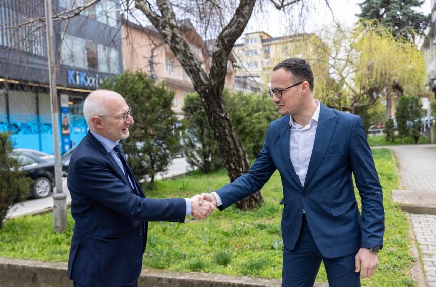  Gjilan: Kryetari Alban Hyseni, priti ambasadorin e Francës në Kosovë, Olivier Guerot