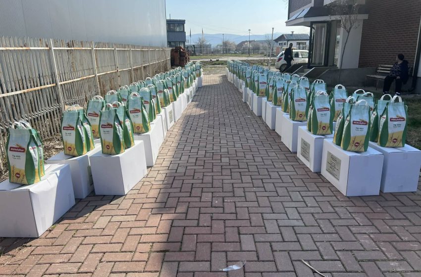  Në prag të Bajramit, 100 familje në Viti përfitojnë ndihma ushqimore