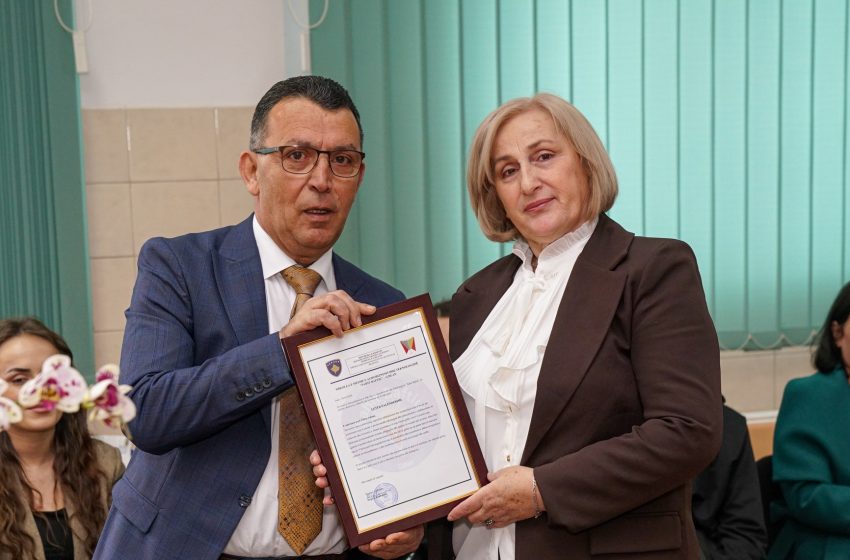  U pensionua Elfete Sherifi, profesoreshë e biologjisë