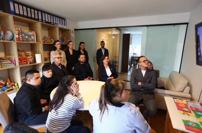  Kryetari Hyseni, viziton Qendrën Down Syndrome