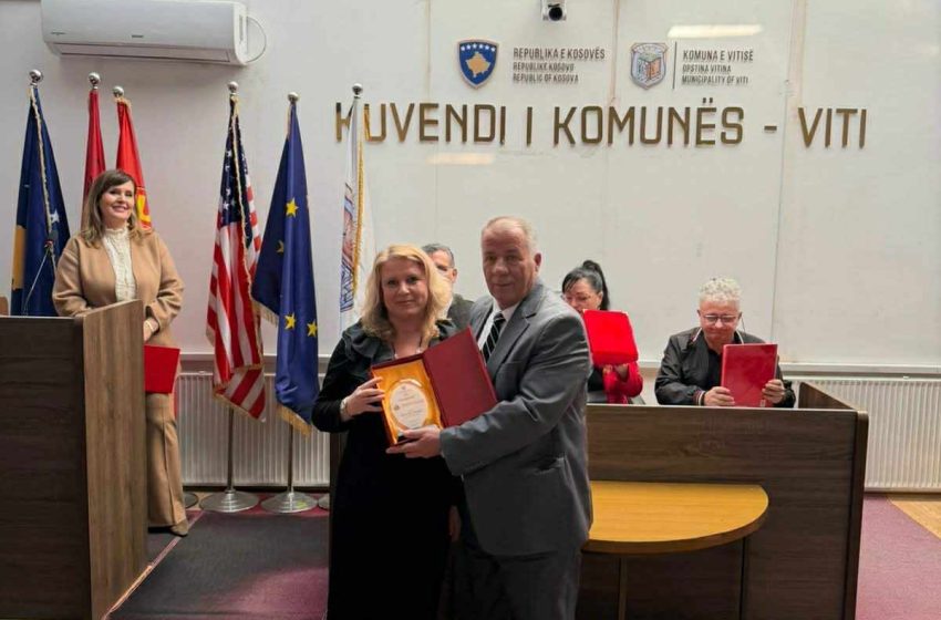  Selvete Avdullahu fituese e Orës së madhe letrare të “Flakadanit të Karadakut 2026”