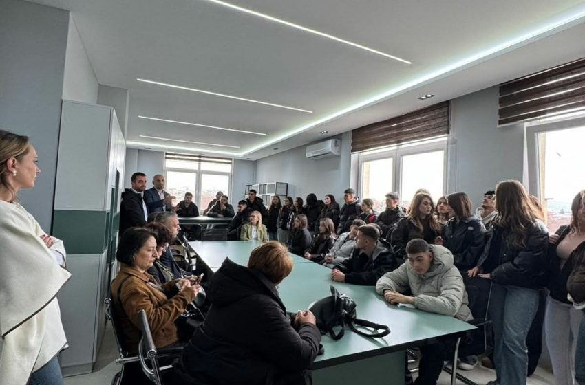  Maturantët e Gjimnazit “Zenel Hajdini” vizitojnë UKZ-në