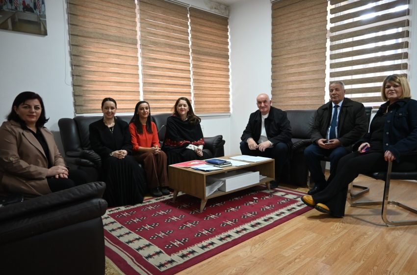  Viti: Kryetari Haliti priti në takim përfaqësuesit e Qendrës Kosovare për Studime Gjinore