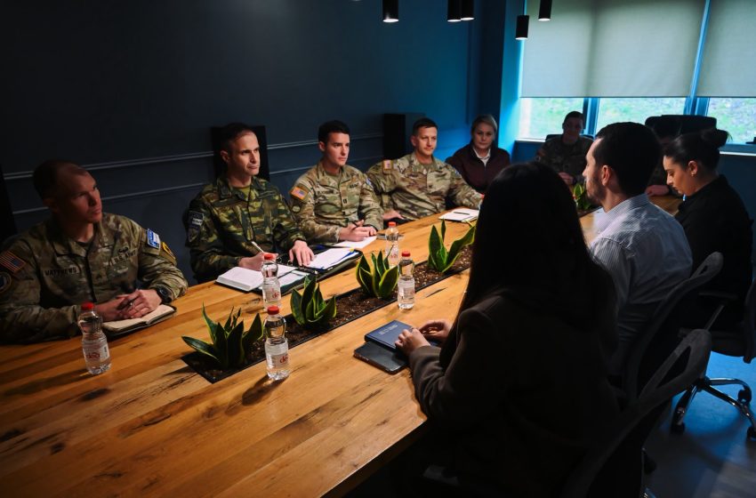  Kryetari Rahimaj Pret Kolonelin e Ri të KFOR-it