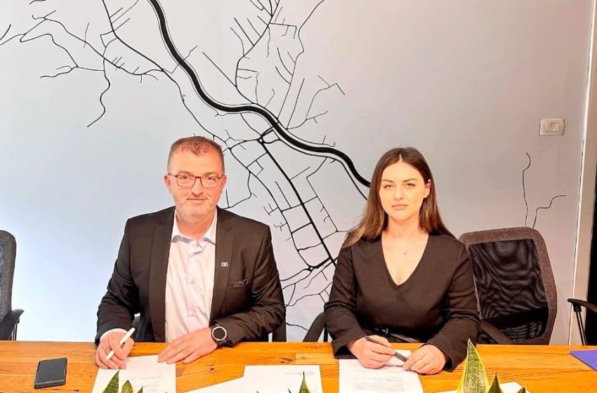  Kamenicë: Nënshkruhet marrëveshje për avancimin e kodimit në shkollat e komunës