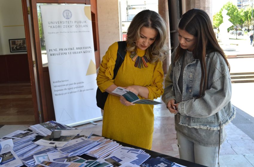  Universiteti “Kadri Zeka” prezanton programet studimore para maturantëve të Gjilanit
