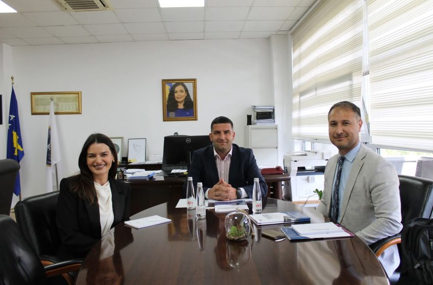  Nënkryetari i Gjykatës në Gjilan takon zyrtarët e OSCE-së, diskutohet lufta kundër krimit dhe korrupsionit