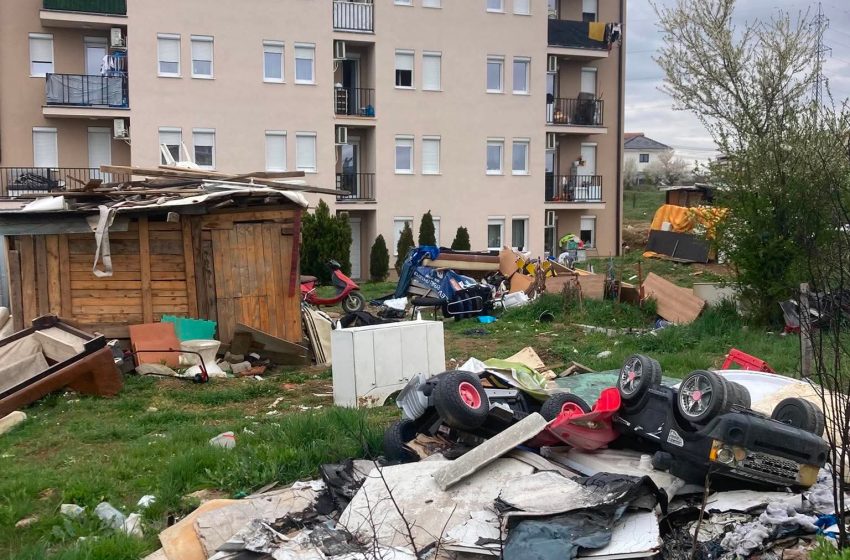  Gjilan: Hiqen objektet montuese, gjësendet dhe mbeturinat te objektet e banimit social