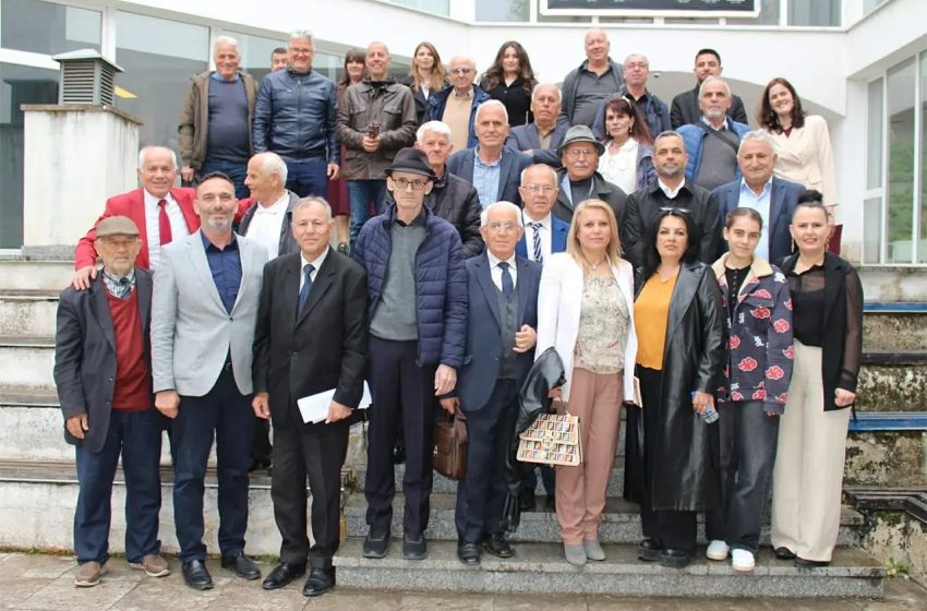  Në Kamenicë mbahet Ora Letrare, shpallen fituesit e konkursit “Lulekuqet e Prillit 2026”