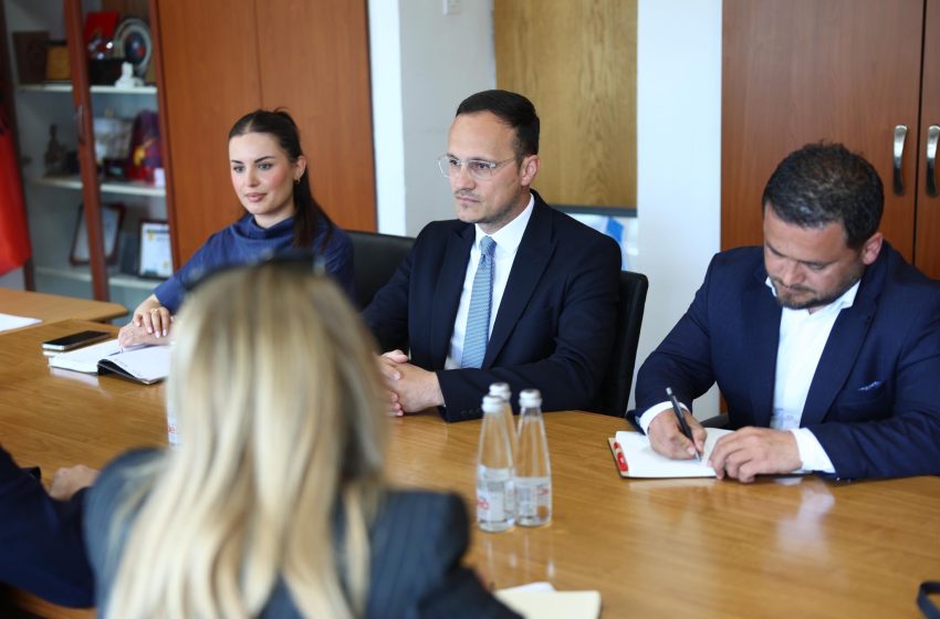 Gjilan: Kryetari Alban Hyseni takoi shefin e OSBE-së në Kosovë, ambasadorin Gerard McGurk