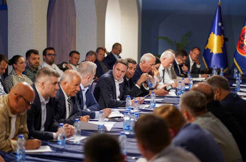  Bajrami e Hoti mungojnë në mbledhjen e LDK-së