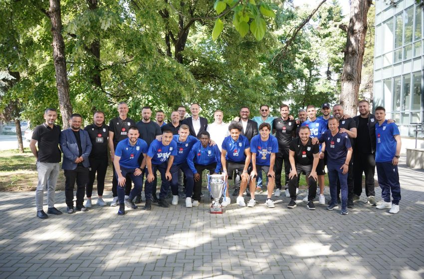  Kampionët e FC Dritës priten nga kryetari Alban Hyseni, mes mirënjohjes dhe krenarisë për qytetin