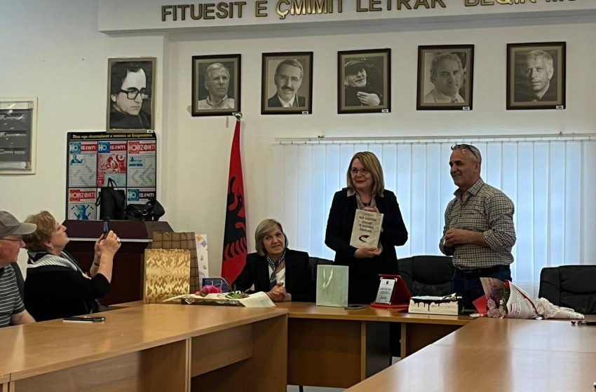  Biblioteka e Gjilanit pensionon Shpresë Hajdarin – një emër që i dha zë kulturës dhe qytetarisë për më shumë se katër dekada