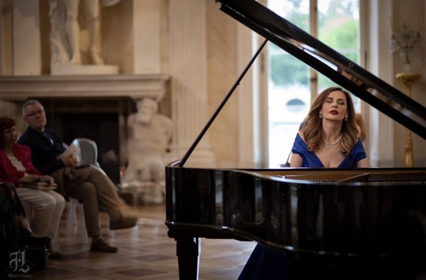  Lule Elezi mahnit Varshavën me recital në Pallatin Mbretëror mbi Ujë